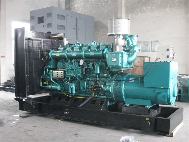 上安乡200KW 柴油发电机的油耗是多少？