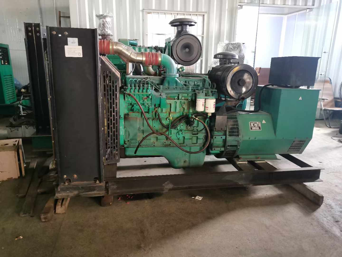 上安乡发电机租赁如何确定电缆的承载电流是否在安全范围内？