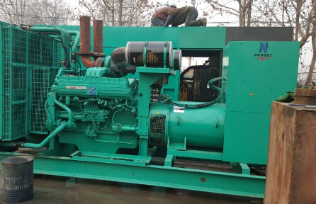 上安乡发电机组如何判断水冷式机油散热器内部是否需要清洗？